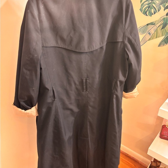 Burberry Black Trench Coat with Beige Lining - Picture 8 of 10